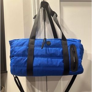 Lululemon Dash All Day Duffel Gym Bag Wild Bluebell 20L Medium EUC